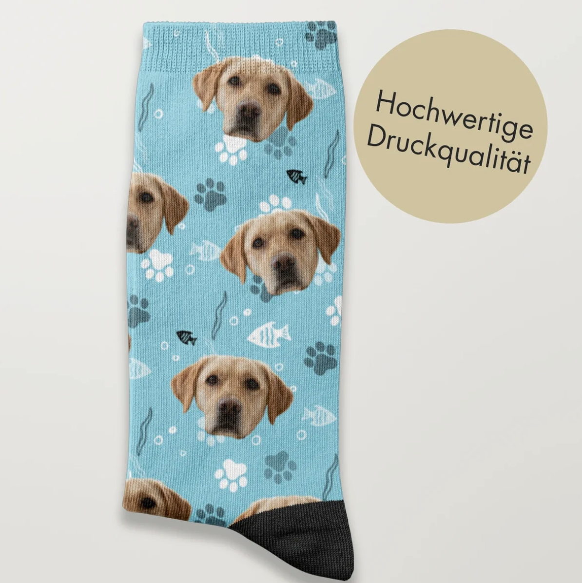 Calzini blu con motivo di cane e impronte, stampa di alta qualità.