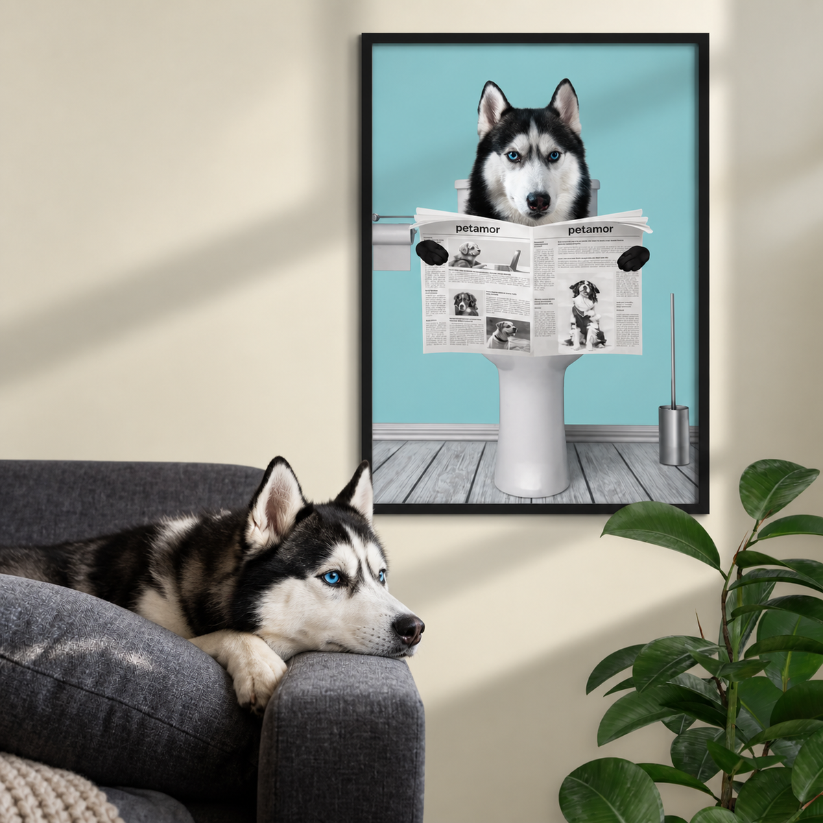 Poster di un husky seduto sul water che legge il giornale, senza cornice, sfondo blu.