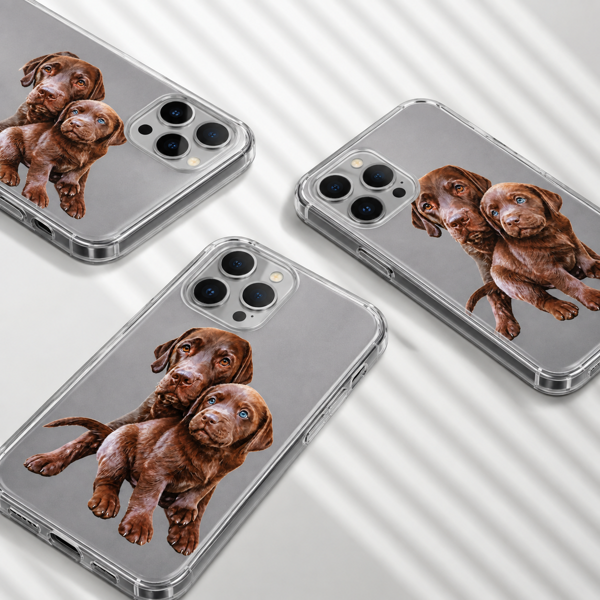 Tre cover personalizzate con immagini di cuccioli di labrador marroni. Materiale trasparente.
