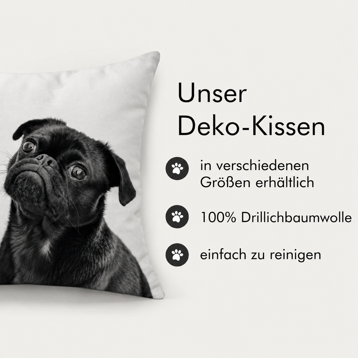 Cuscino nero con foto di un carlino, in 100% cotone drill, disponibile in diverse misure.