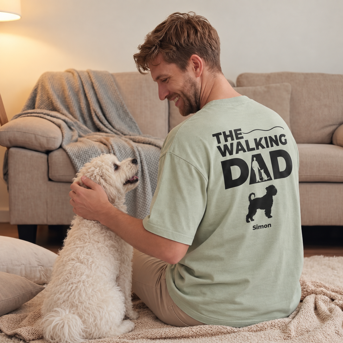 T-shirt verde menta personalizzata con la scritta "The Walking Dad" e motivo di cane sul retro.