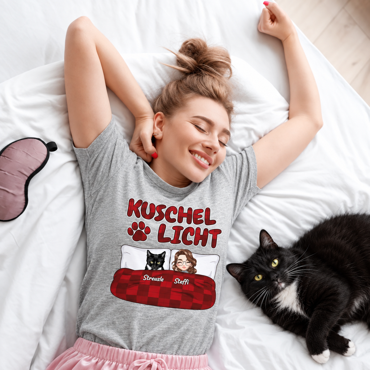 T-shirt grigia con la scritta "Kuschel Licht" e personaggi in stile cartoon.