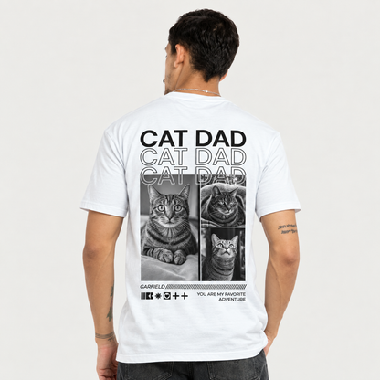 T-shirt bianca con stampa nera, sul retro foto di gatti e scritta "CAT DAD".