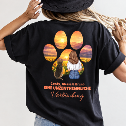 T-shirt nera con retro stampato, con una donna e un cane davanti al tramonto e scritta.