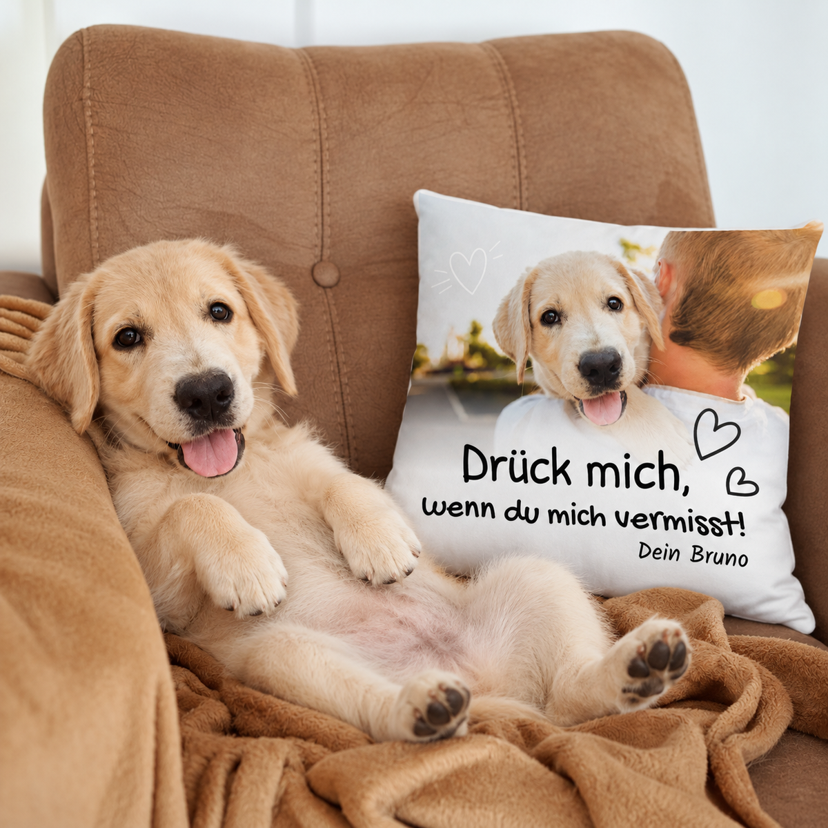 Cuscino personalizzato con la scritta "Drück mich, wenn du mich vermisst!" e la foto di un cane.