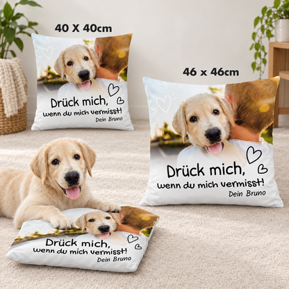 Cuscino personalizzato con motivo di cane e testo, nelle misure 40x40 cm e 46x46 cm.