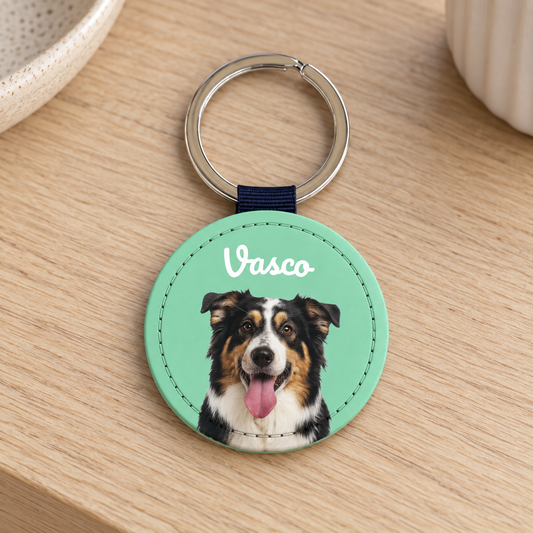 Portachiavi personalizzato con ritratto dell'animale in design verde menta e anello argentato.