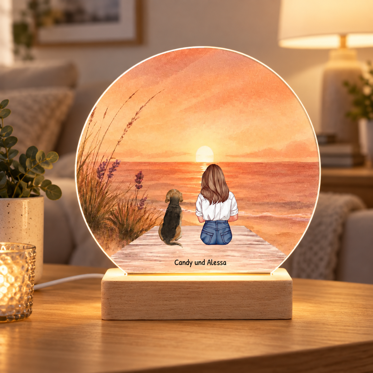 Luce notturna LED personalizzata con una ragazza e un cane al mare, luce calda, base in legno.