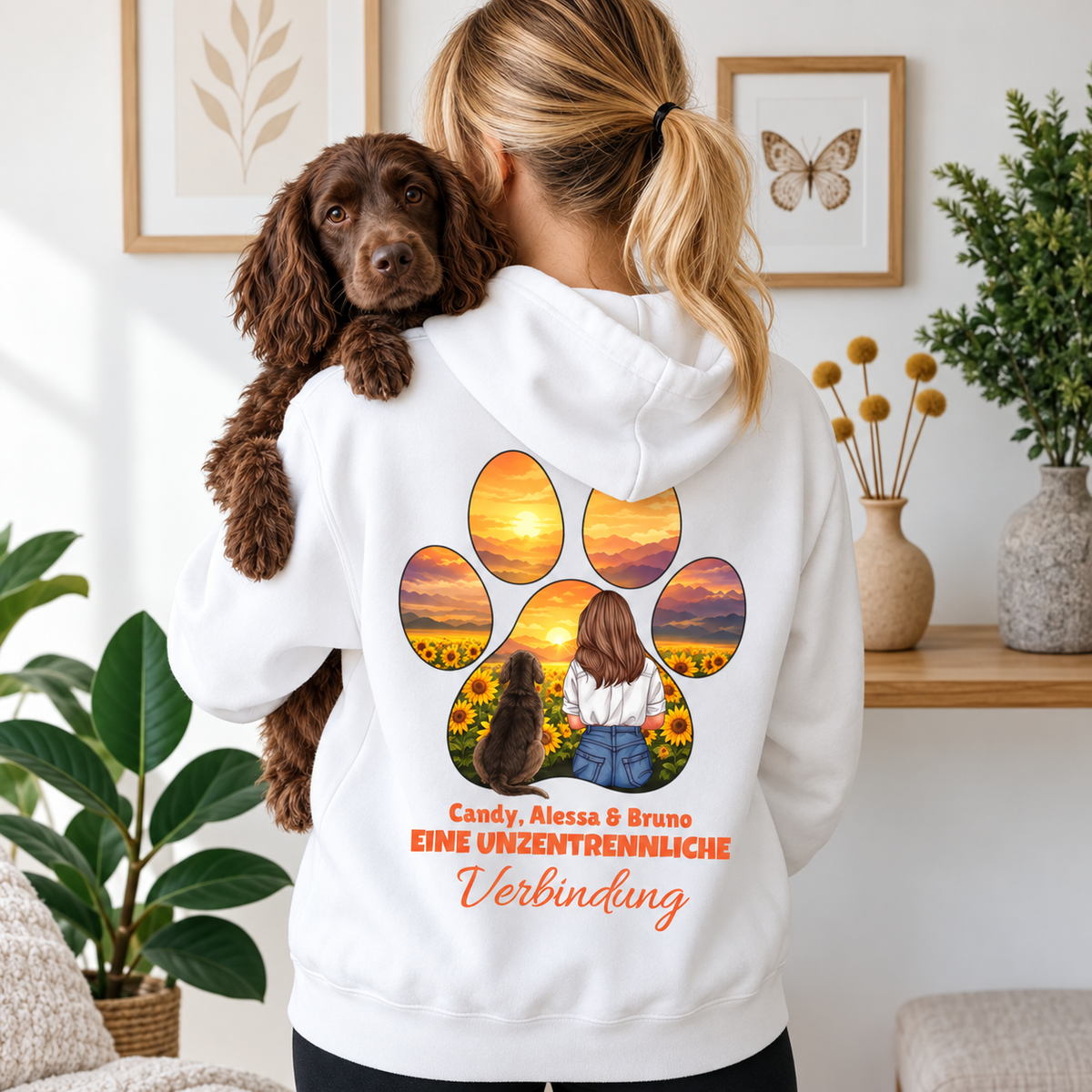 Felpa con cappuccio bianca con stampa di una ragazza e un cane al tramonto, personalizzabile.