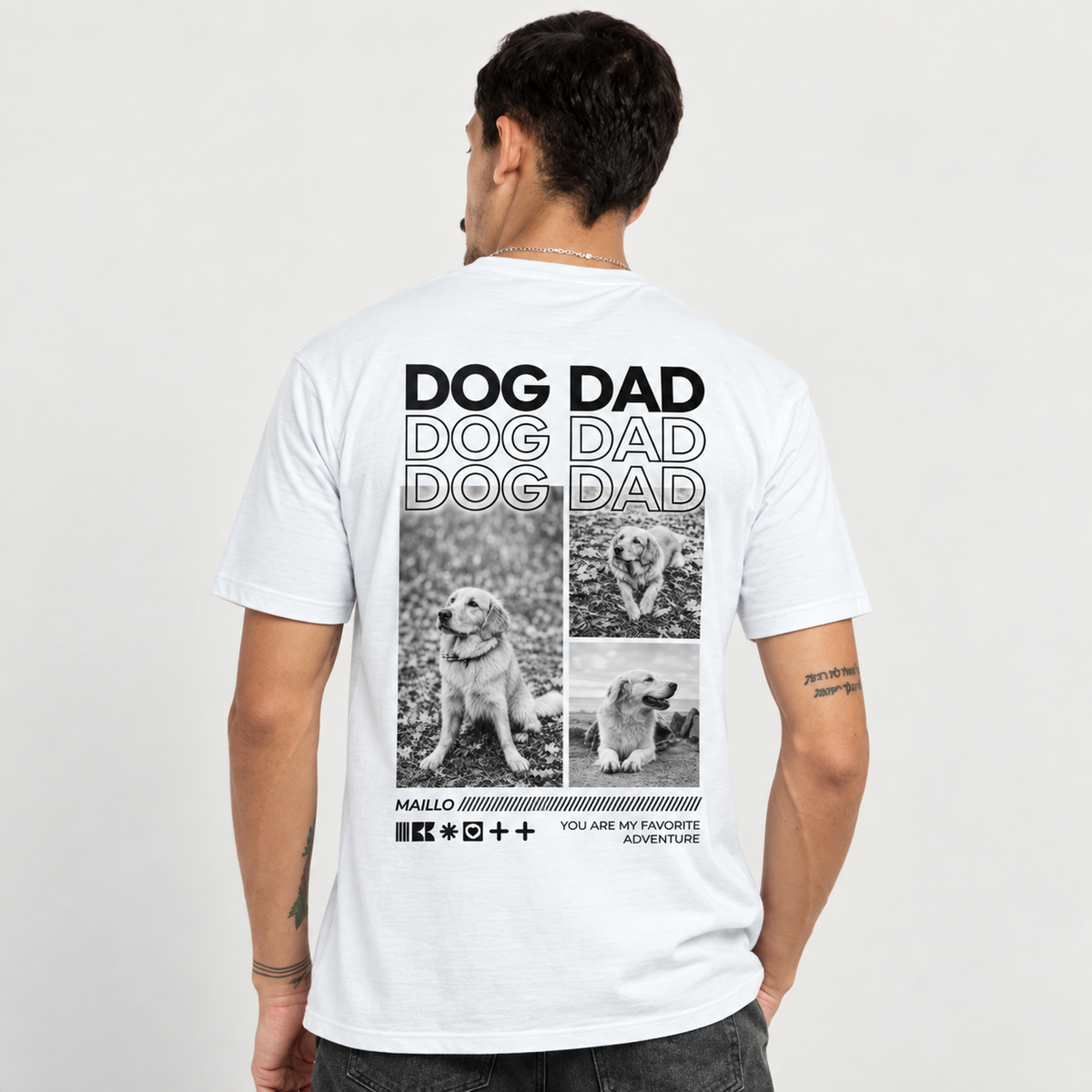 T-shirt bianca con la scritta "DOG DAD" e tre foto di cani sul retro.