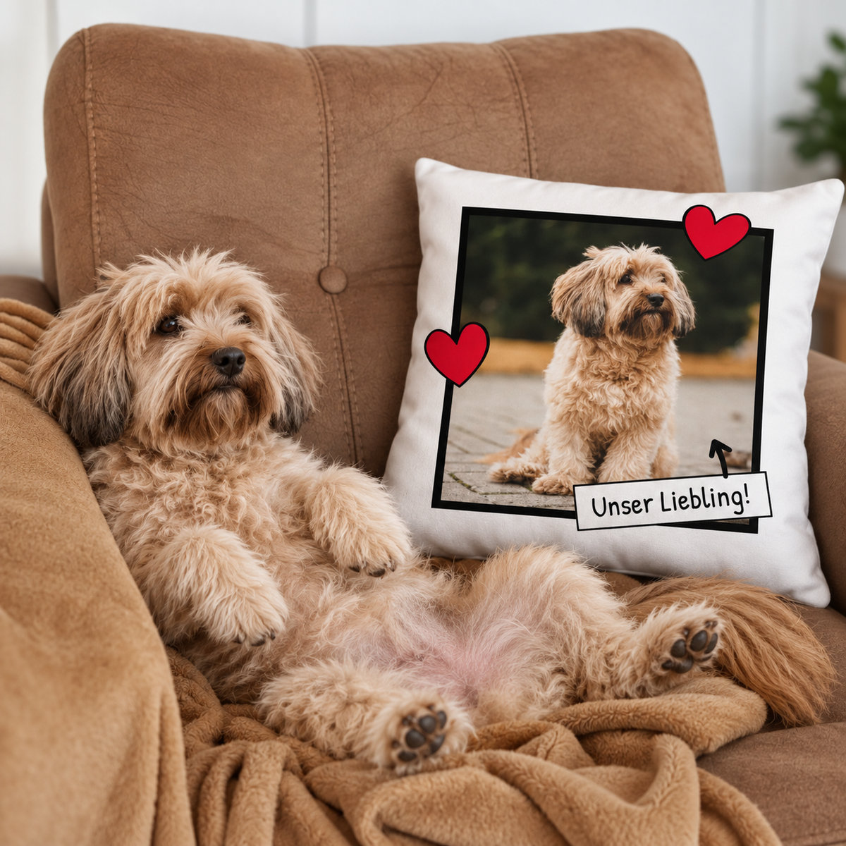 Cuscino con foto personalizzato con cuori, con l'immagine di un cane e il testo "Unser Liebling!".