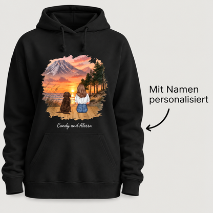 Felpa con cappuccio nera con illustrazione personalizzata di una persona con un cane al tramonto.