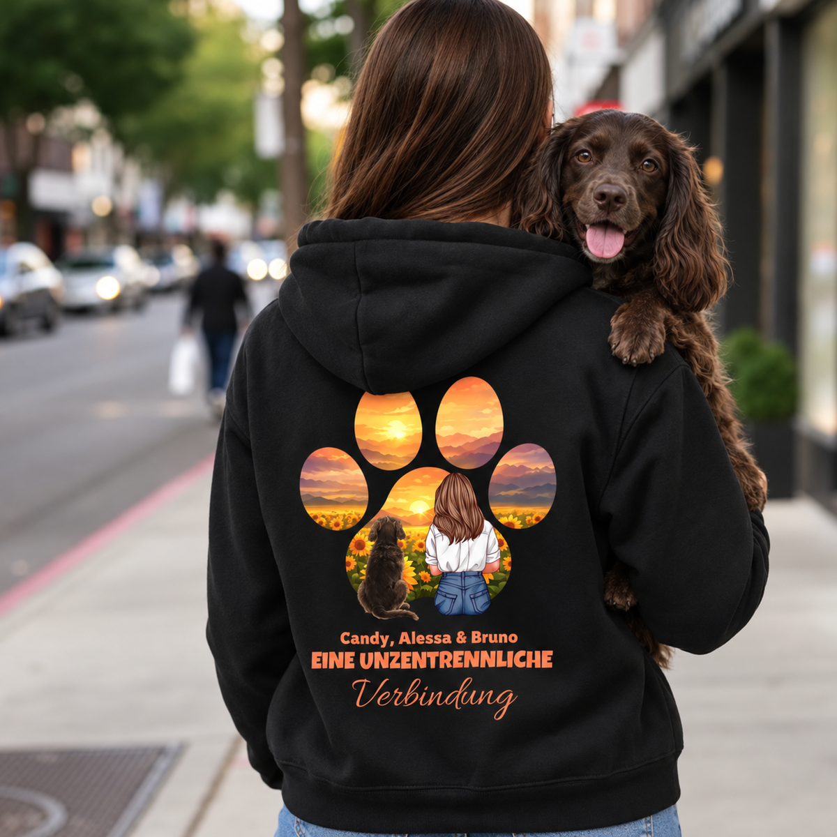 Felpa con cappuccio nera con motivo colorato di persona e cane e la scritta "Eine unzertrennliche Verbindung" sul retro.