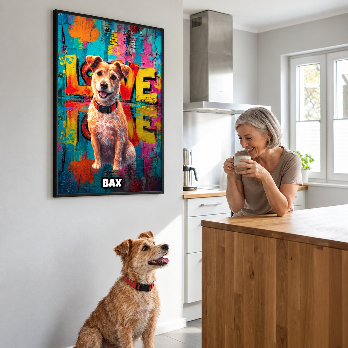 Poster street art personalizzato con foto di cane e sfondo colorato, appeso alla parete di una cucina moderna.