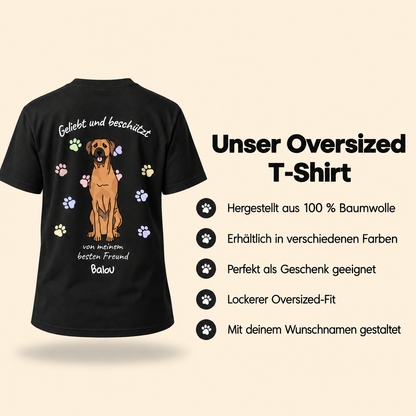 T-shirt nera in 100% cotone con ritratto di cane e il testo "Geliebt und beschützt".