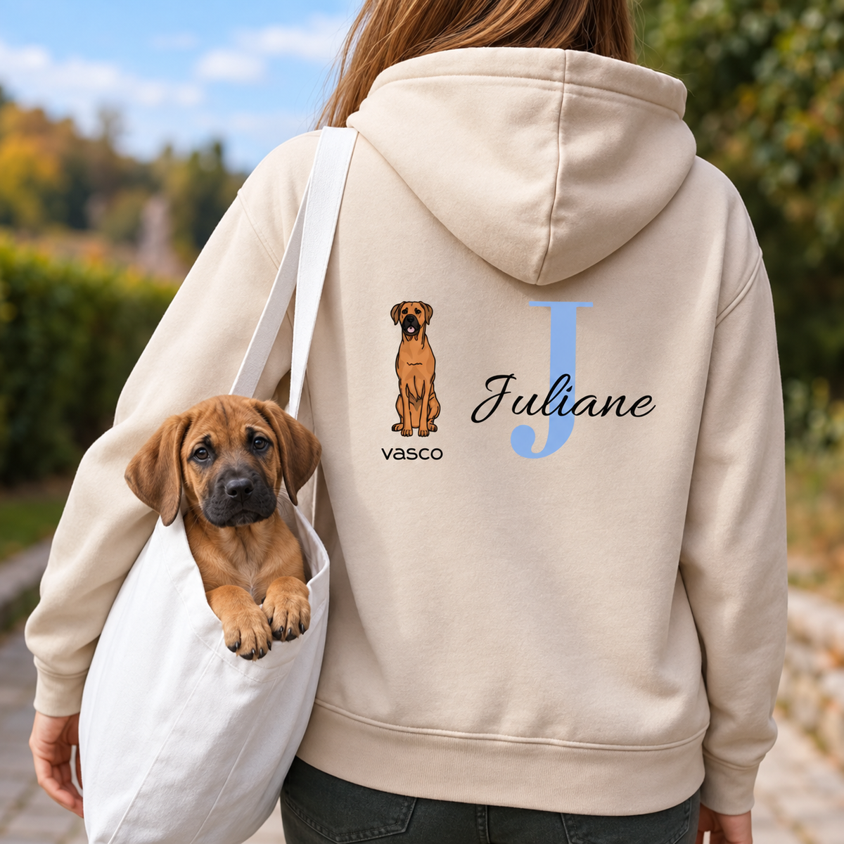 Felpa con cappuccio beige con iniziale personalizzata "J" e motivo di cane, ideale per gli amanti degli animali.