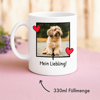 Tazza bianca con foto di un cane e la scritta "Mein Liebling!", capacità 330 ml.