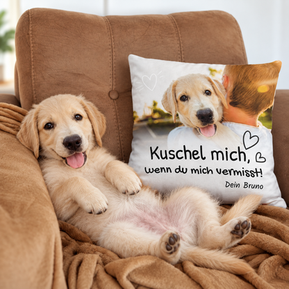 Cuscino con la scritta "Kuschel mich, wenn du mich vermisst!" e un motivo di cane.