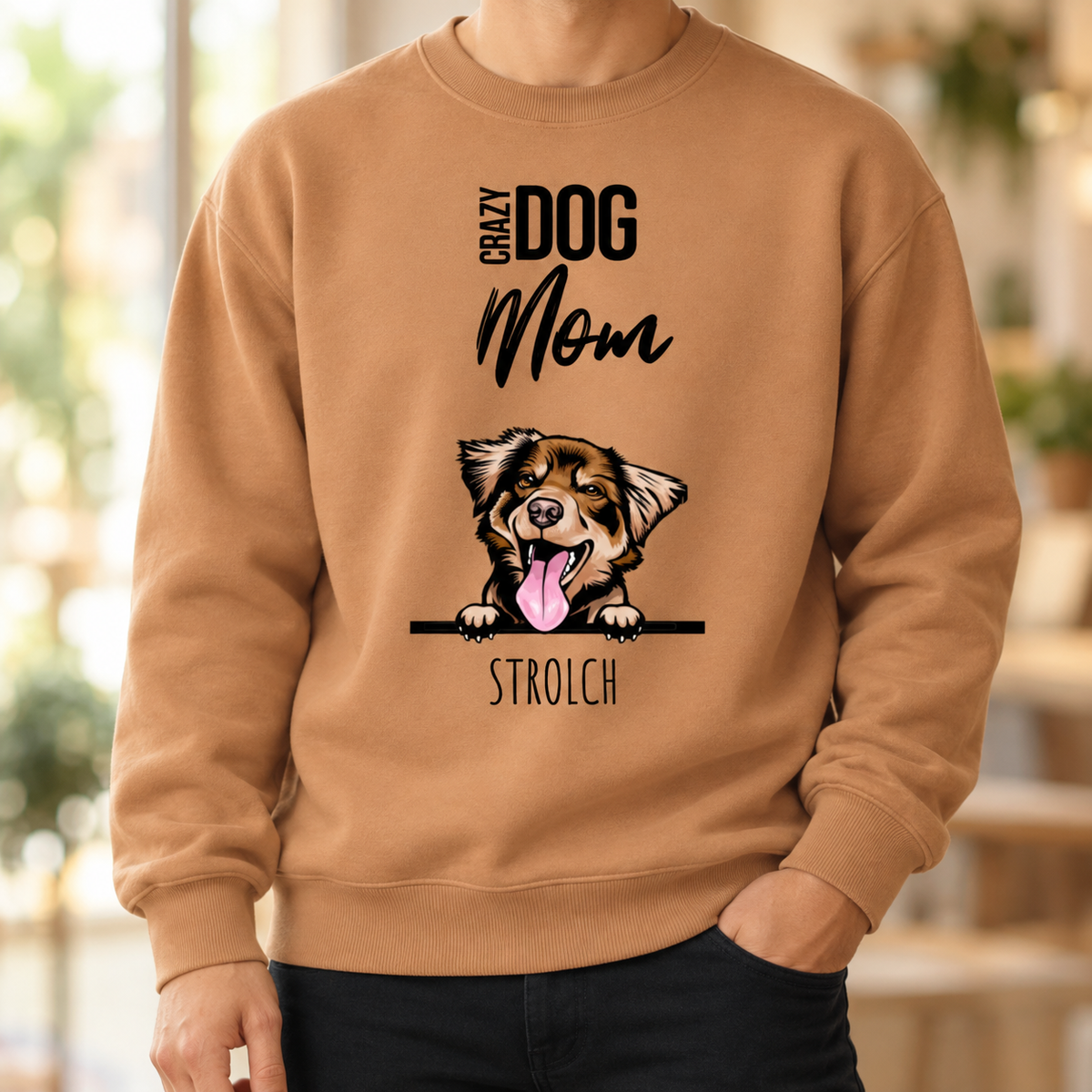 Felpa beige con la scritta "Crazy Dog Mom" e una figura di cane colorata.