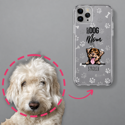 Cover per cellulare personalizzata con motivo di cane in toni di grigio, materiale trasparente, ideale per genitori di animali.