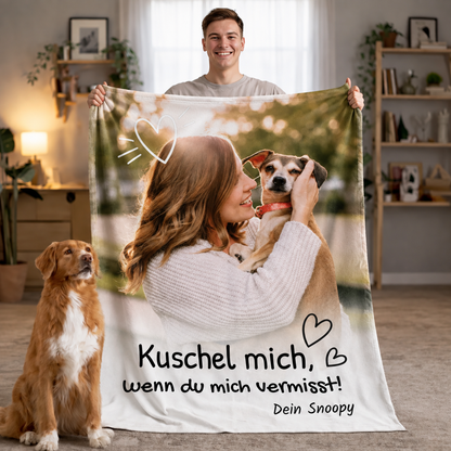 Coperta personalizzata con foto di cane e testo a forma di cuore, materiale morbido, design accogliente.