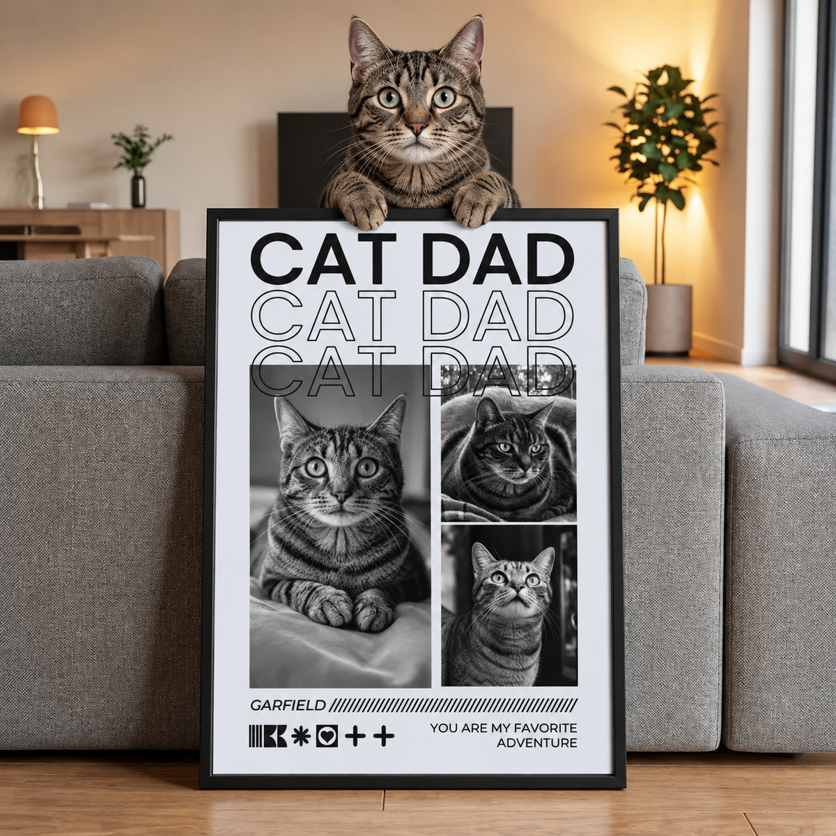 Gatto seduto su un poster personalizzato con la scritta "CAT DAD" e foto di diversi gatti.