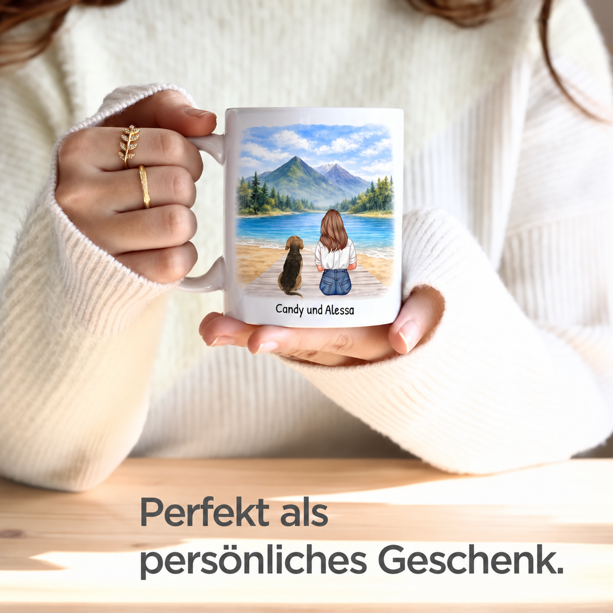 Tazza in ceramica bianca personalizzata con illustrazione di una donna e un cane al lago.