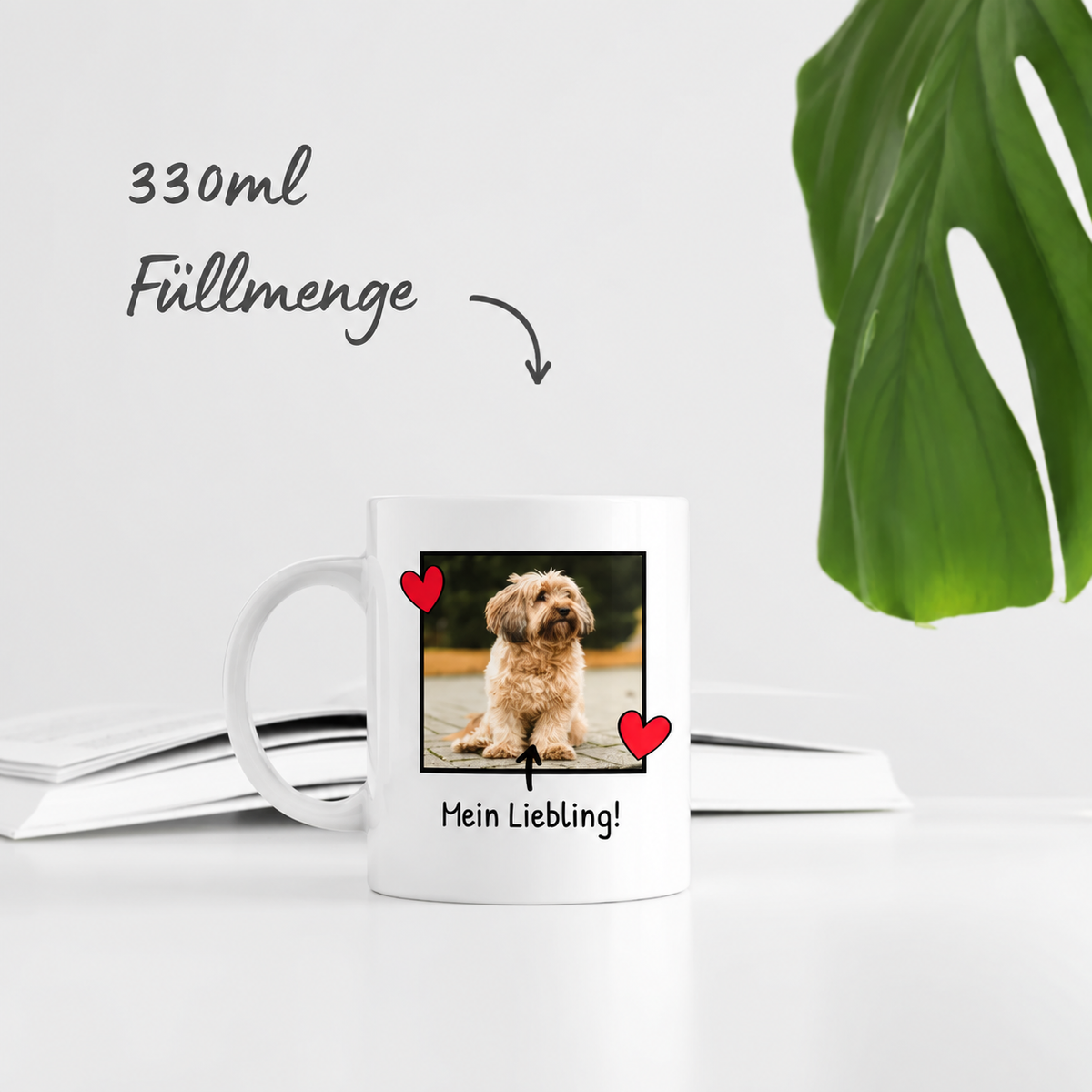 Tazza in ceramica bianca con foto personalizzabile e la scritta "Mein Liebling!", capacità 330 ml.