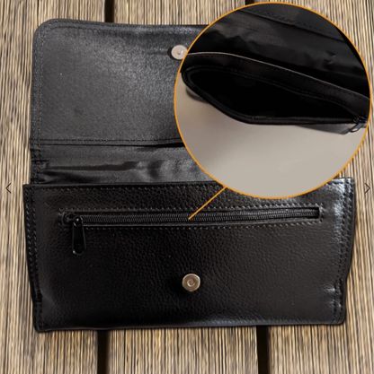 Portafoglio in pelle nera personalizzato con scomparto interno con zip.