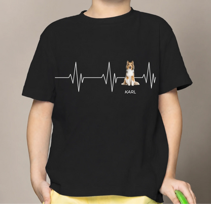 T-shirt per bambini nera con motivo battito cardiaco e illustrazione di cane, personalizzata con il nome KARL.