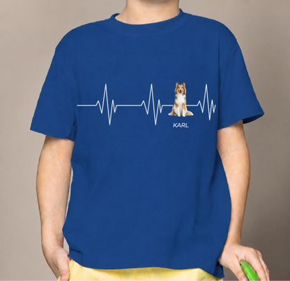 T-shirt per bambini blu con stampa battito cardiaco e motivo di cane, personalizzata con il nome Karl.