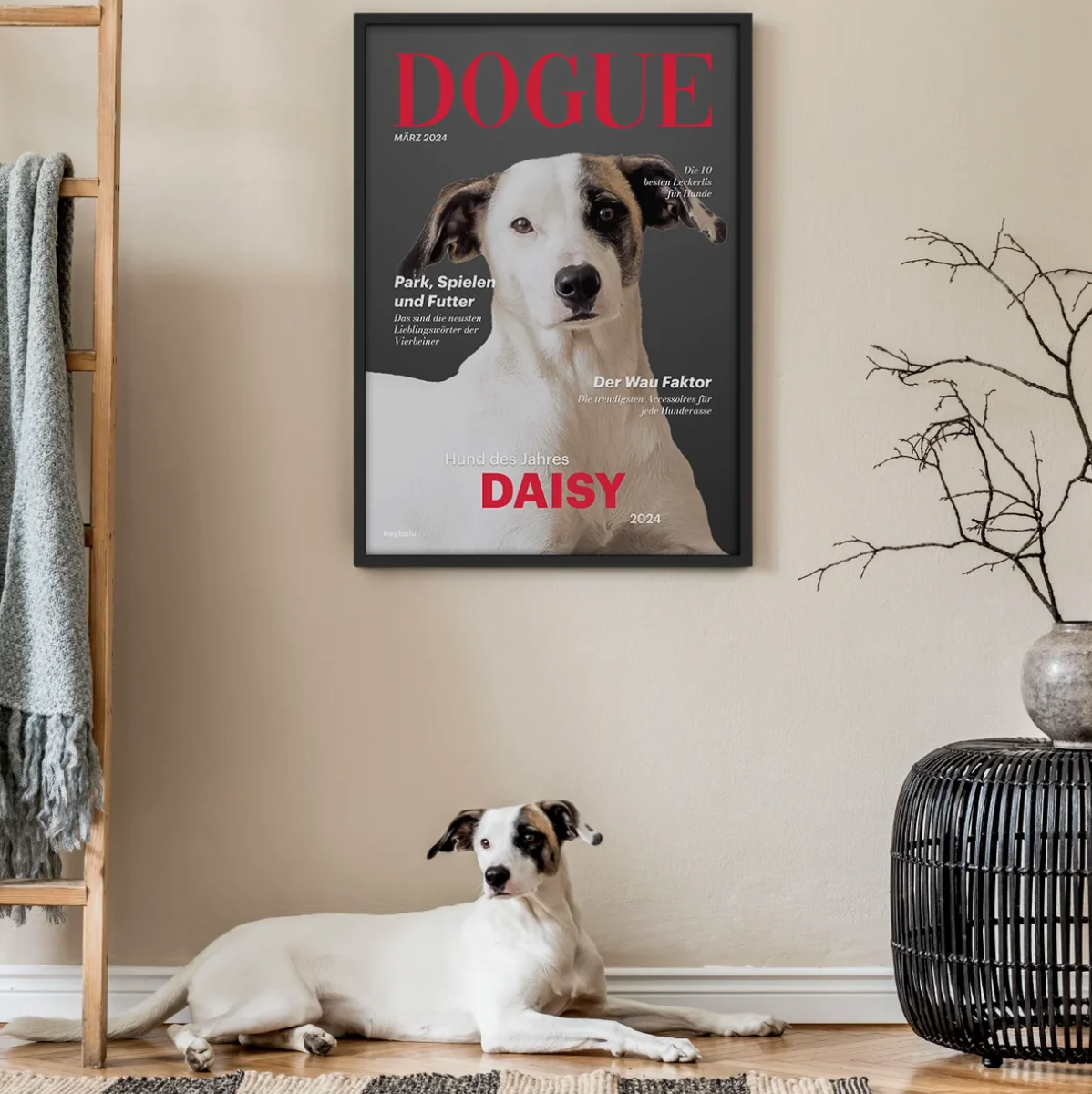 Poster con cornice con foto di cane e testo, abbinato ai colori della parete.