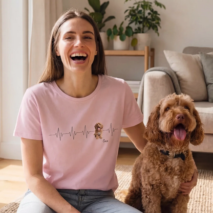 T-shirt rosa con motivo battito cardiaco e stampa di cane. Ideale per gli amanti degli animali.