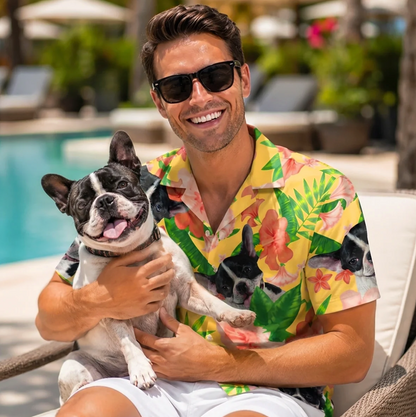 Camicie hawaiane personalizzate con fantasia colorata di fiori e piante, indossate da un uomo con un cane.