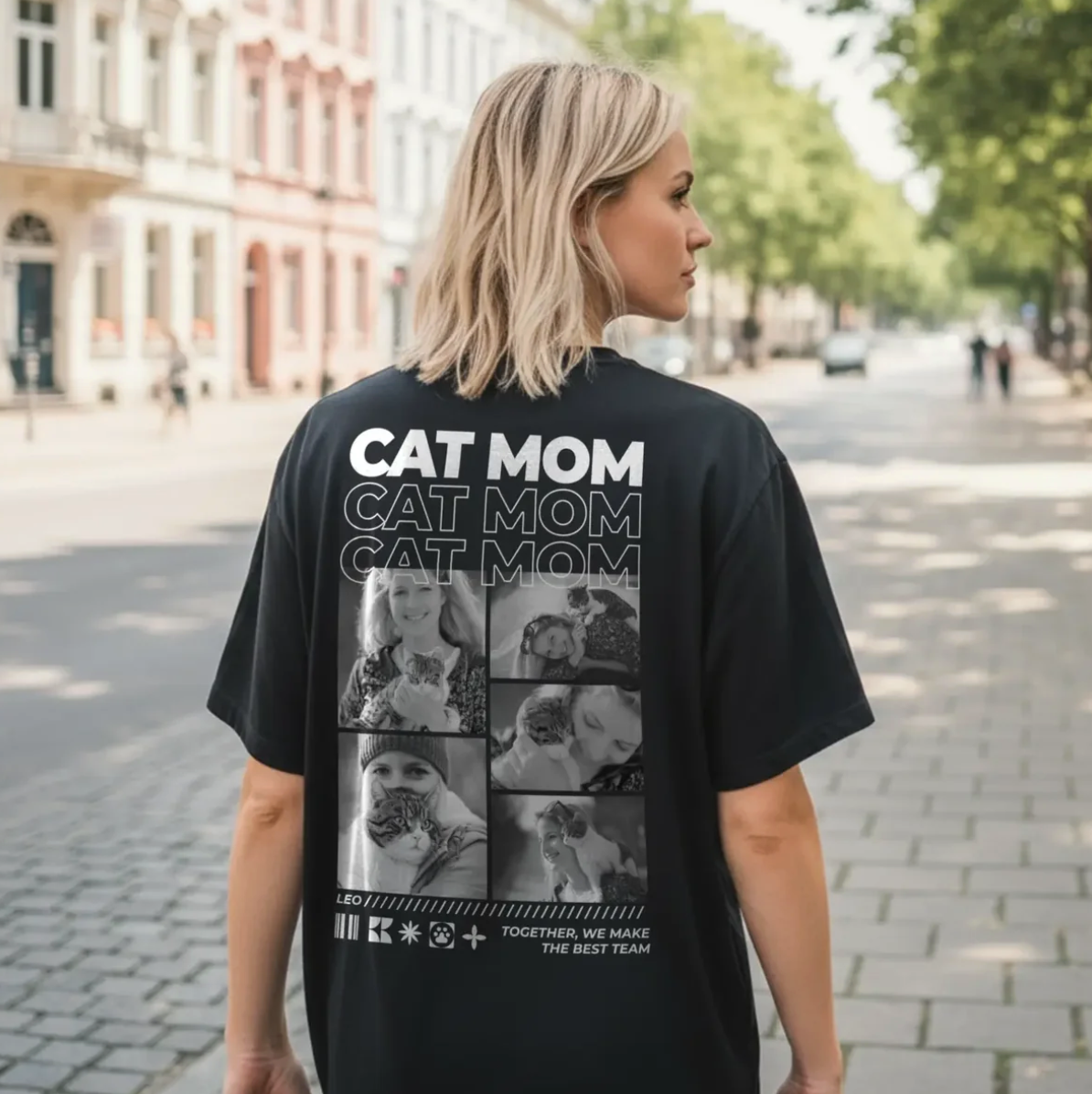 T-shirt nera con la scritta "Cat Mom" e collage di foto sul retro, ideale per gli amanti dei gatti.