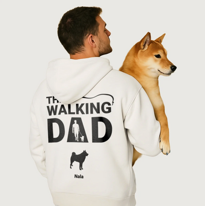 Felpa con cappuccio bianca con stampa sul retro "THE WALKING DAD" e motivo di cane, modello con un cane in braccio.