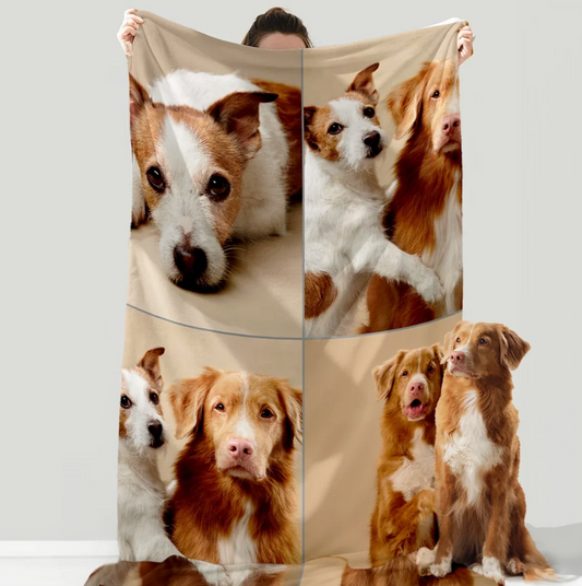 Coperta per animali personalizzata con foto di due cani su sfondo beige.