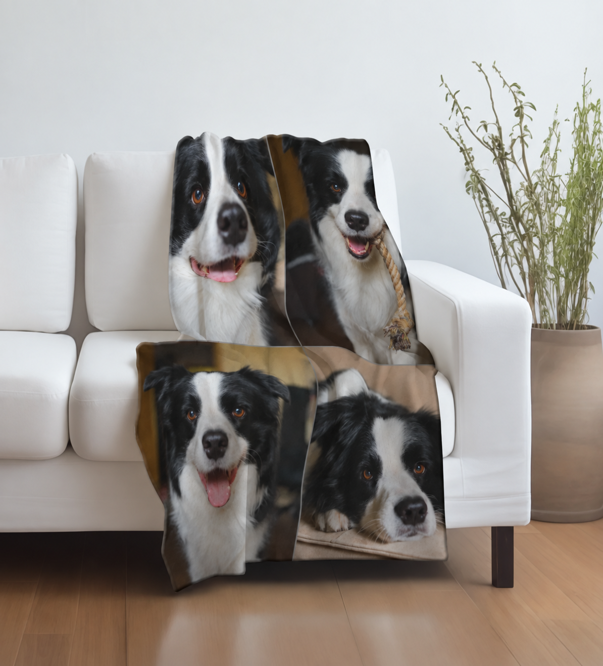 Coperta per animali personalizzata con foto di cani bianchi e neri su un divano bianco.