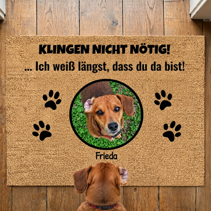 Zerbino in fibra di cocco personalizzato con foto di cane a colori e scritta nera.