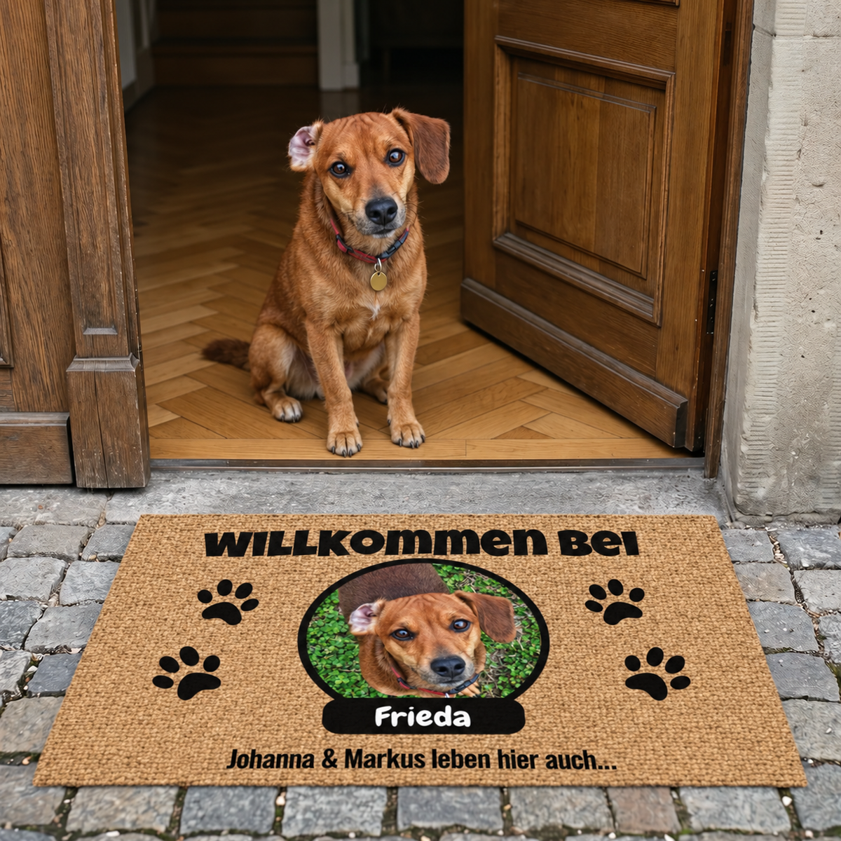 Zerbino beige personalizzato con foto, targhetta nome e motivi di cani.