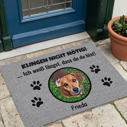 Zerbino grigio rettangolare personalizzato con foto di cane, testo e impronte.